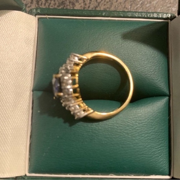 VINTAGE 10K YELLOW GOLD SAPPHIRE AND DIAMOND RING - Picture 6 of 8